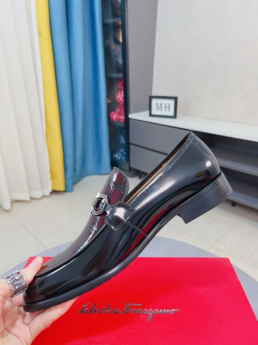 Men's shoes💰500🌸🌸[Ferragamo] Ferragamo's top men's business leather shoes💯Original copy of the official website, the upper is made of imported official website 1:1 material🍁Italian embossed cowhide🇮🇹Imported water-dyed leather lining. It’s definitely not made with ordinary craftsmanship, it’s the model used by celebrities! The factory’s craftsmanship is designed to create the most perfect shoes for trendy men! Code number 38-44 (45 can be customized)